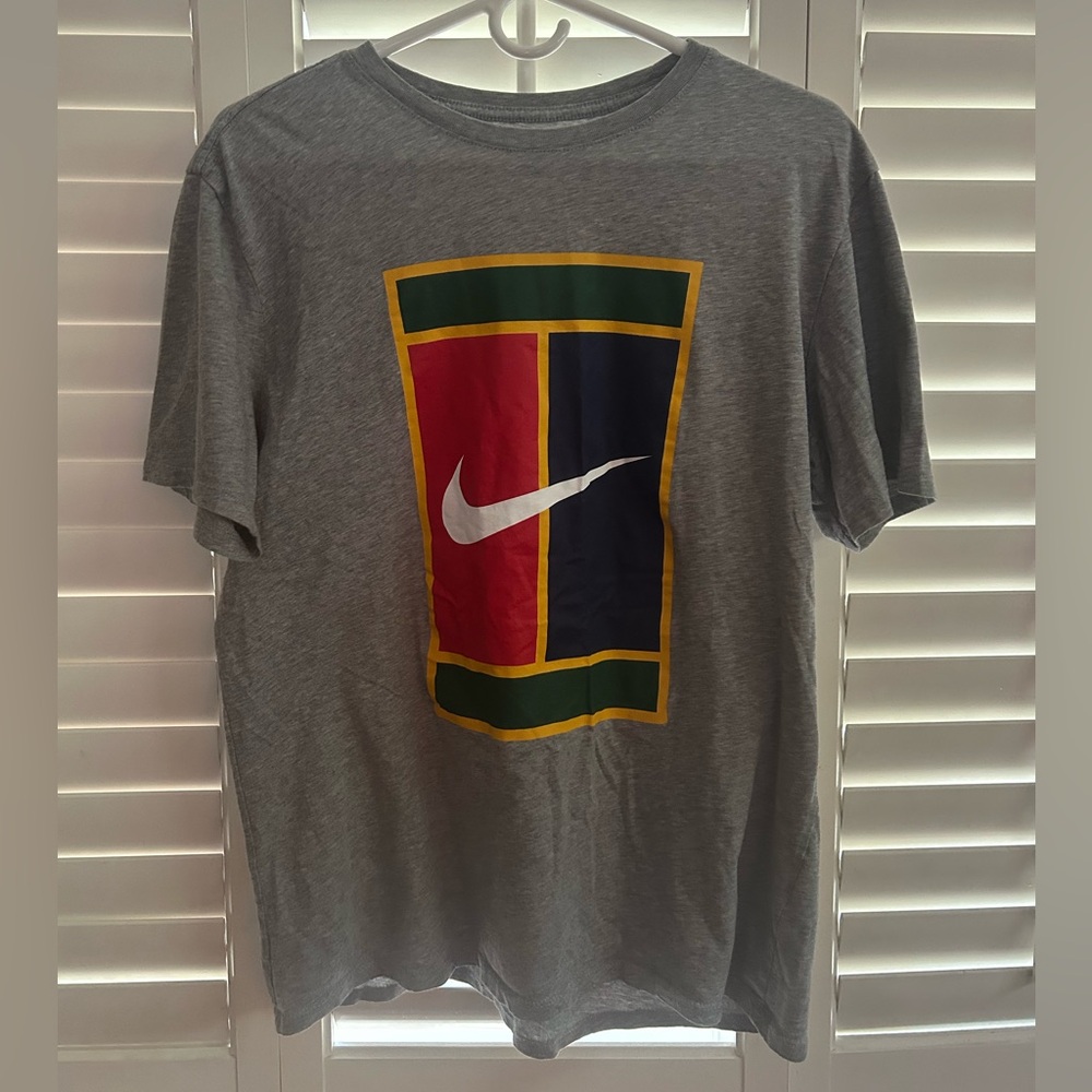 Nike Men's Gray Tennis Shirt with Nike Court logo